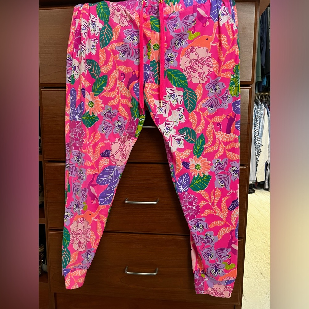 Lilly Pulitzer Athletic Joggers super soft size M